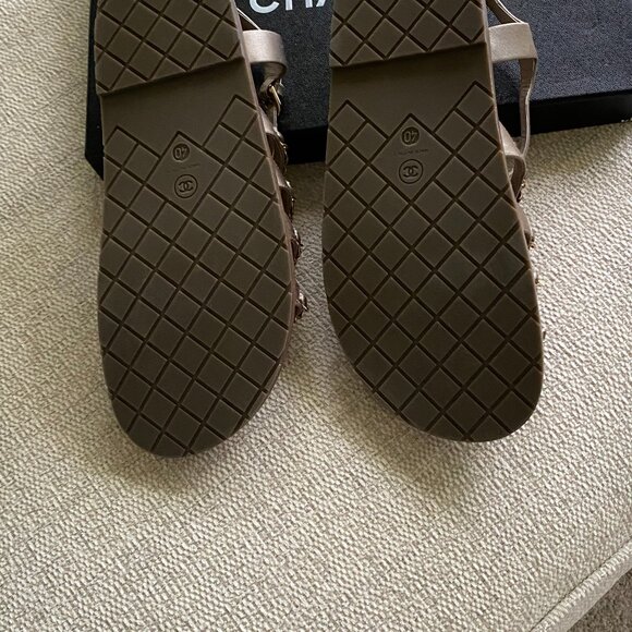 CHANEl sandals - Picture 3 of 4